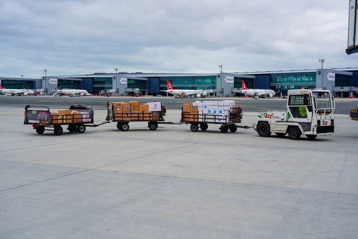 Istanbul Havalimani Sarsinti Yardimlarinin Lojistik Merkezi Oldu 4 Ycewgzzx