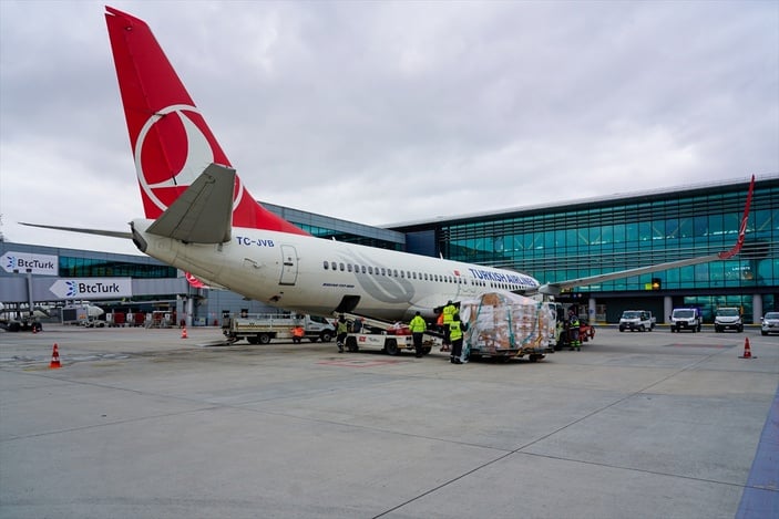 Istanbul Havalimani Sarsinti Yardimlarinin Lojistik Merkezi Oldu 7 Sqmditfw